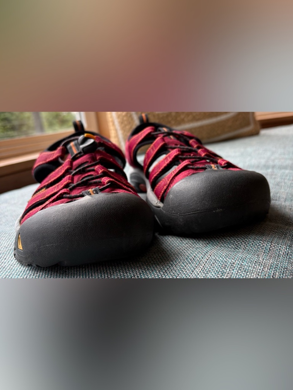 Keen Newport H2 Sport Sandal in Beet Red & Black w Signature Rubber Toe Bumper - Picture 5 of 10